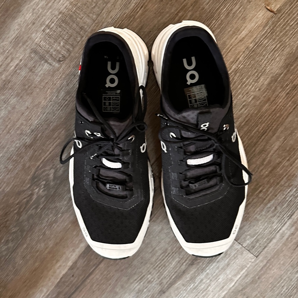 ON Helion shoes 9.5 women’s